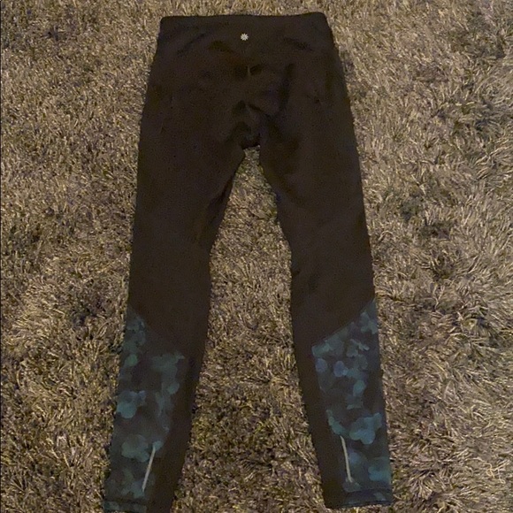 Like NEW! Athleta Traverse Frost Tights - Picture 8 of 10